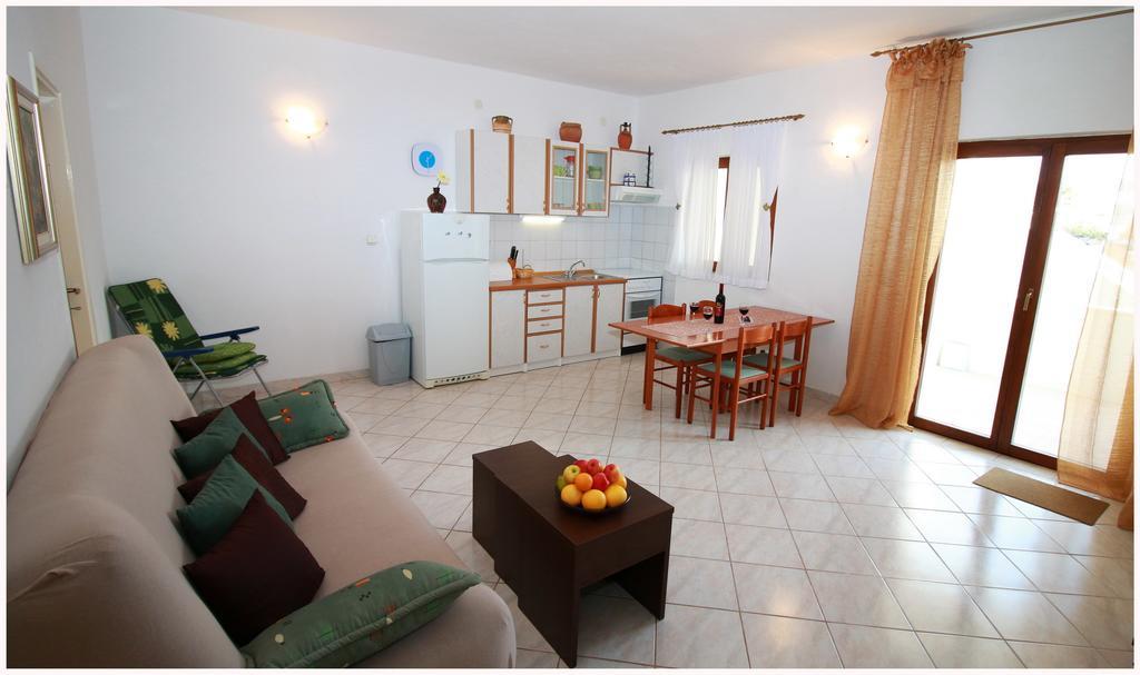 Apartment Benjamin โรกอซนิซา ภายนอก รูปภาพ